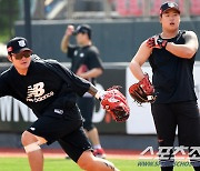 [포토] 박병호-강백호 '우리가 살아야 팀이 산다'