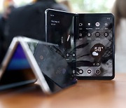 Google competes with Samsung in foldable market