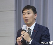 "이런 때 꼭 나갔어야 하나"···이복현 금감원장 동남아행에 野 질타