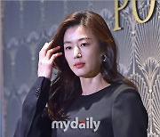 [MD포토] 전지현 '강렬한 레드립'