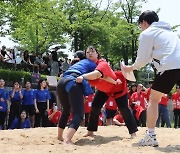 구미대 가맛벌 축제 개막…여자 씨름 경기