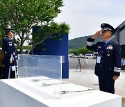 경례하는 이상학 공군참모차장