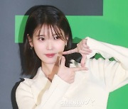 "아이유 흠집 내려는 의도"..표절 고발에 작곡가들 나섰다 [★NEWSing]