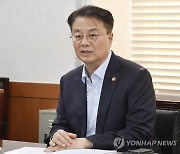 신성장전략 TF 회의 주재하는 방기선 1차관