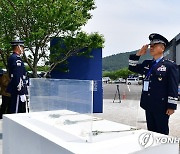 경례하는 이상학 공군참모차장