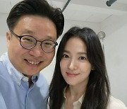 "한국어 없어, 자존심 상했다"…송혜교×서경덕 교수, 美 유명 미술관에 한국어 안내서 기증 [전문]