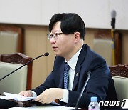 금융위 부위원장 "ESG 공시 의무화, 2030년 코스피 상장사 전체로 확대"