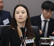 김주현 금융위원장 발언듣는 이혜민 핀다 대표