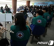 스승에 바치는 학생들의 합주 공연