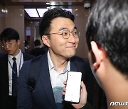 김남국 '코인' 논란에 "문제 없다…하늘에서 떨어진 돈 없다"