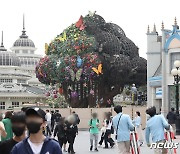 용인 에버랜드 내 조형물서 화재…소방, 20분 만에 완진