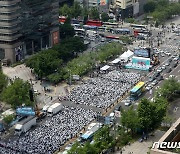 동화면세점 앞에서 열린 국제간호사의 날 기념집회