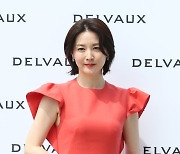 이영애, 단발도 잘 어울리는 '53세 동안 미인'…우아한 그녀