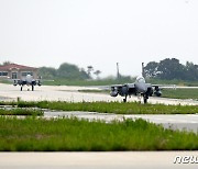 훈련 앞둔  F-15K 전투기