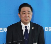 '김남국 코인' 취재진 질문 받는 김병기 진상조사단 팀장