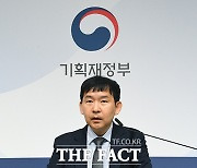 '5월 경제동향' 발표한 기재부 "넉달째 경기둔화 이어지는 상황" [TF사진관]