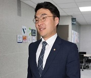 김남국, 이태원 참사 회의 중 ‘코인’ 거래 기록…질타 7분 뒤