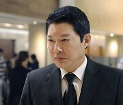 '추미애 불륜설 유포' 박근혜 제부, 1심에서 징역 8개월