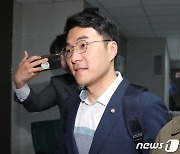 "남국이 형 재산 10억 넘어" 국회서도 화제였던 김남국 '코인 투자'