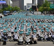 "간호법, 대선후보 모두 약속했다"… 간호사·학생들 거리로