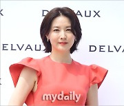 [MD포토] 이영애 '쉰 하고도 둘, 진정한 방부제 미모'