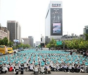 '대통령은 간호법 공포하라' 거리로 나선 간호사들