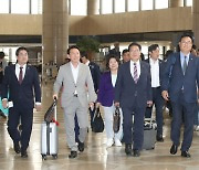 여야 의원 24명, '한일의원 친선 축구대회 참석차 출국