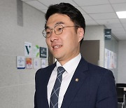 김남국 '코인 의혹' 눈덩이…여야 '정치방역' 공방