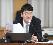 김웅, 김남국에 "'코인 논란' 한동훈 작품?···FIU 메커니즘 모르고 지른 것"