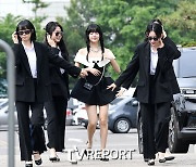 [T포토] 르세라핌 '은채를 경호하라!'