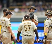 Padres Twins Baseball