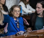 '현역 최고령' 의정 복귀한 파인스타인 美 상원의원