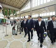 한일의원 축구 경기 위해 출국하는 국회의원축구연맹