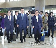 한일의원 축구 경기 위해 출국하는 국회의원축구연맹