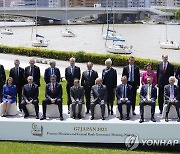 기념사진 촬영하는 G7 재무장관과 중앙은행 총재들