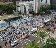 세종대로 가득 메운 간호사들