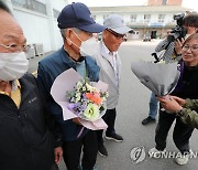 "50년 한 풀었다" 마침내 무죄 선고받은 납북귀환 어부들