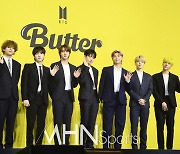 지구 지키는 '베스티언즈'에 힘 실은 BTS...美-佛서 호성적