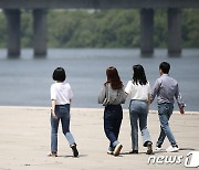 [오늘의 날씨] 강원(13일, 토)…영서·산간 소나기, 일교차 15도