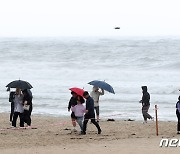 [오늘날씨]전국 곳곳 소나기·제주 최대 30㎜ 비…낮 18~26도