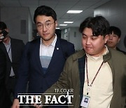 [주간政談<상>] "1등 신랑감·워런 버핏?"…김남국 '패러디 봇물'