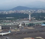 승객 실수로 탈출구 사용 불가…제주발 김포행 항공기 결항