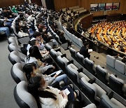 숙의토론 뒤 확 바뀐 선거제 개편 여론…‘비례대표 확대’ 27%→70%