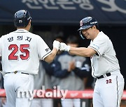 [MD포토] 양의지-김재환-정수빈 '두산왕조, 그 때 그 시절처럼'