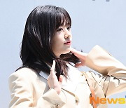 아이브 안유진, 자연광 아래 빛나는 미모 [포토엔HD]