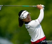 고진영, LPGA 파운더스컵 2R 공동 선두로…유해란 3위