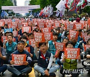 결의대회 모인 노동자들