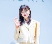 아이브 안유진,'리더의 사랑스러운 손인사' [사진]