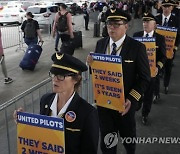 United Pilots Picketing