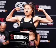 '불주먹' 김지연, 감점 2점에 다잡은 승리 날려...UFC 5연패